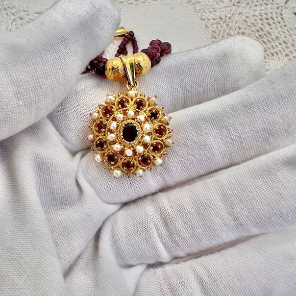 Vintage Plum Color Garnet Necklace with Garnet Tone Rhinestones &  Faux Pearls - Picture 8 of 10